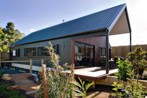 Гостиница Margaret River Bungalow-1-street - stylish stay  Маргарет Ривер